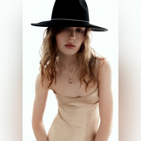 SATIN EFFECT CUT OUT DRESS - Picture 3 of 9